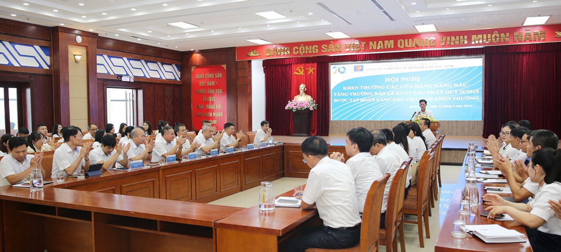 Khen thưởng các Cửa hàng xăng dầu đạt thành tích tăng trưởng bán lẻ xuất sắc nhất quý II/2025