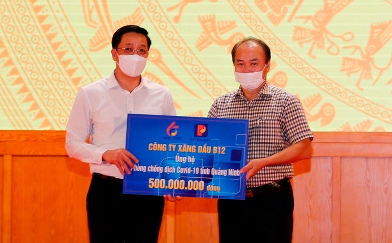 Công ty Xăng dầu B12 ủng hộ tỉnh Quảng Ninh 500 triệu đồng phòng, chống dịch Covid-19