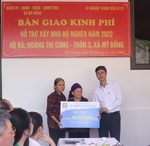 Xí nghiệp Xăng dầu K131 hỗ trợ 50 triệu đồng xây nhà cho hộ nghèo