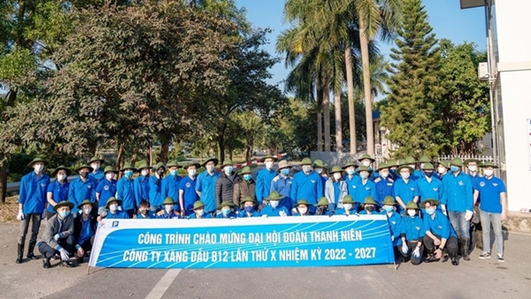 Ra quân tổng vệ sinh môi trường chào mừng Đại hội Cựu chiến binh và Đoàn Thanh niên B12