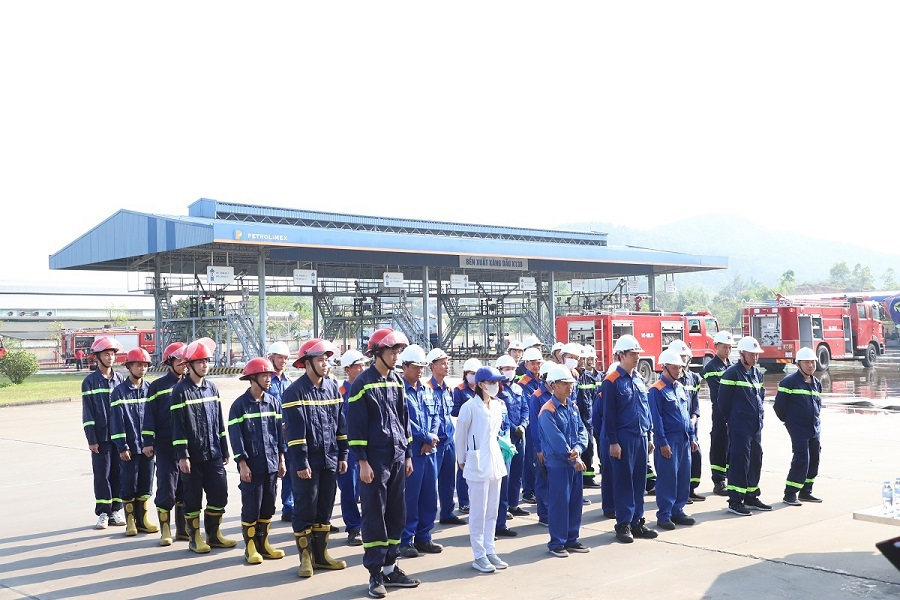 Thực tập phương án chữa cháy, ứng phó sự cố tràn dầu và sự cố môi trường tại Bến xuất xăng dầu K130