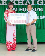 Những phần quà ý nghĩa đến với trẻ em nghèo trong ngày khai giảng
