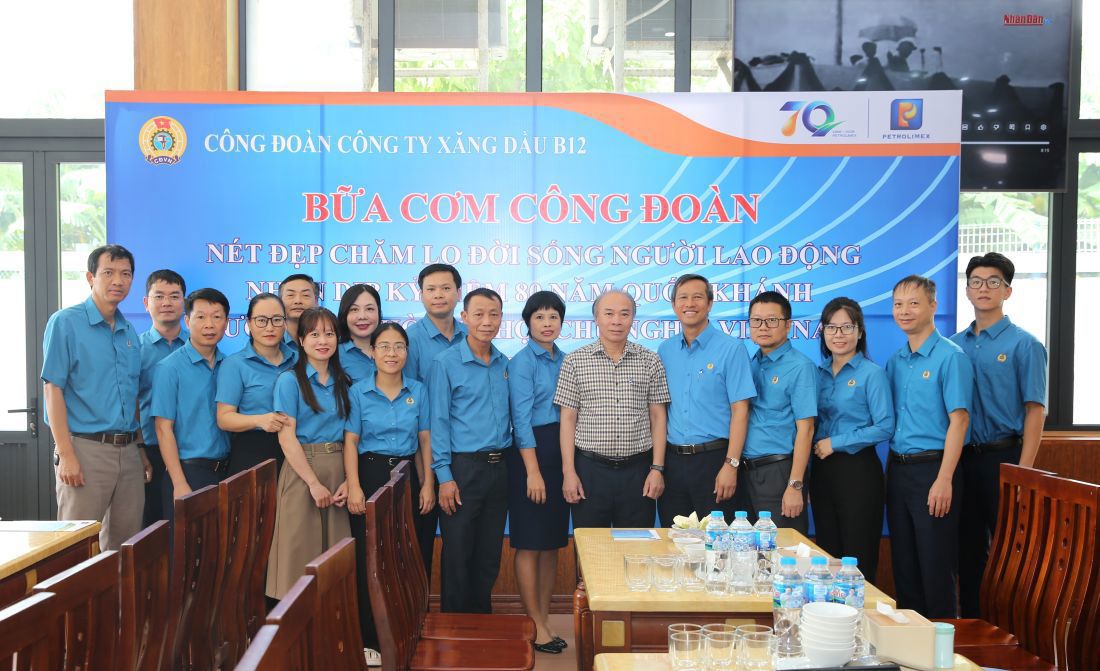 Công đoàn Công ty Xăng dầu B12 tổ chức "Bữa cơm Công đoàn" cho ĐV-NLĐ nhân kỷ niệm 80 năm ngày Quốc khánh 2/9