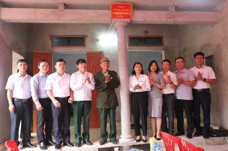 Trao tặng nhà tình nghĩa cho CCB Tạ Bá Ngoan