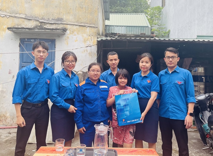 Đoàn thanh niên Petrolimex Quảng Ninh thăm và tặng quà các cháu có hoàn cảnh khó khăn nhân ngày Quốc tế thiếu nhi 01/6