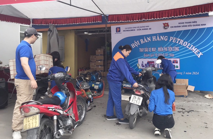Ngày hội bán hàng tại Petrolimex-Cửa hàng 48