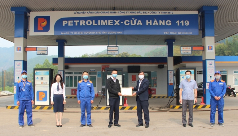 Kiểm tra công tác phòng dịch tại các CHXD và trao thưởng Cửa hàng tiêu biểu tháng 01/2021