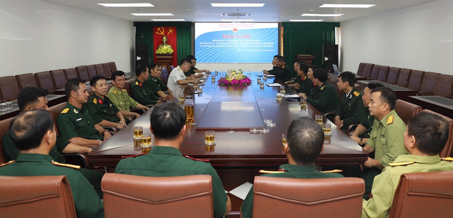 Hội Cựu chiến binh Công ty Xăng dầu B12 tổ chức sinh hoạt chính trị kỷ niệm 60 năm ngày thành lập tỉnh Quảng Ninh