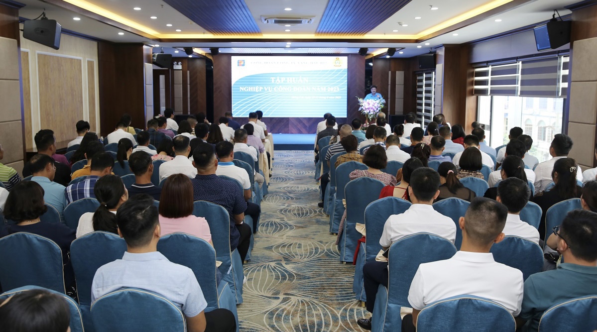 Tập huấn nghiệp vụ cho cán bộ Công đoàn cơ sở