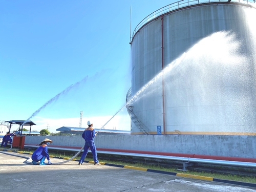 Diễn tập tình huống ƯPSCTD, chữa cháy và CNCH tại Kho xăng dầu Hải Dương