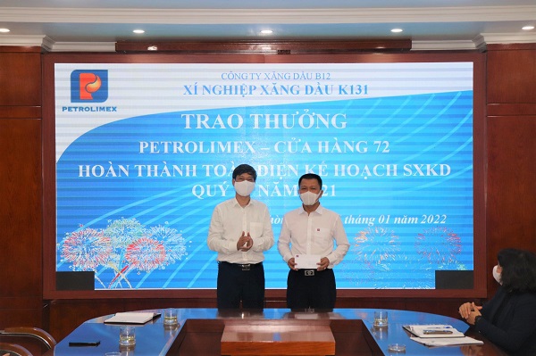 Xí nghiệp Xăng dầu K131 vinh danh Petrolimex-Cửa hàng 72 dẫn đầu thi đua quý IV/2021
