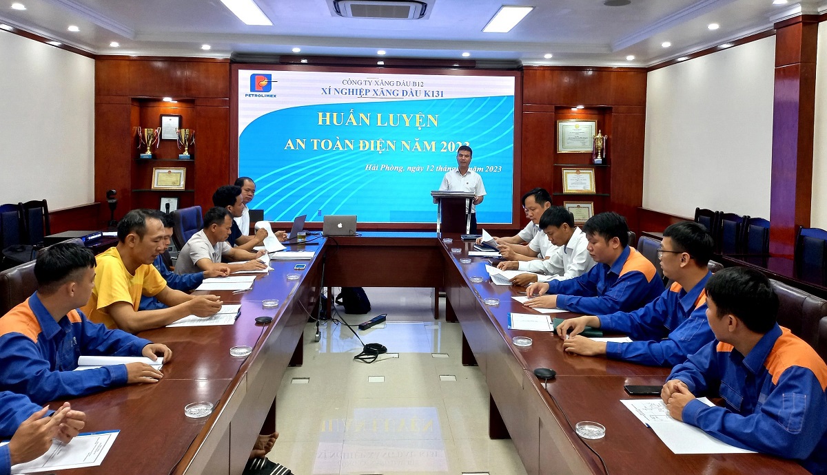 Xí nghiệp Xăng dầu K131 tổ chức huấn luyện an toàn điện