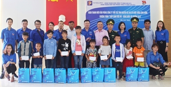 Thắp sáng ước mơ - Nâng bước tới trường