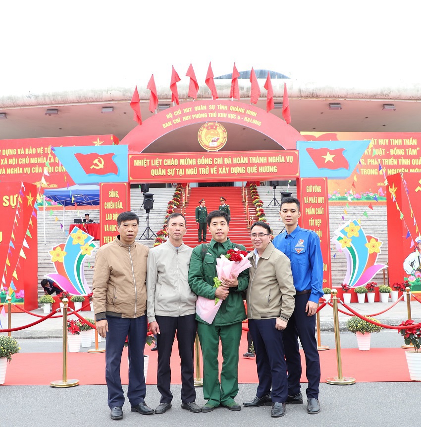 Xí nghiệp Kho vận Xăng dầu K130 đón nhận quân nhân hoàn thành xuất sắc nghĩa vụ quân sự