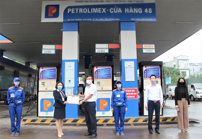 XNXD Quảng Ninh trao thưởng thành tích các Cửa hàng xuất sắc