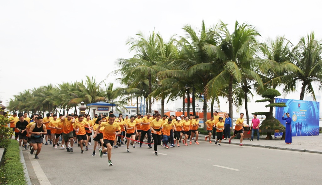 Công ty Xăng dầu B12 tổ chức lễ phát động giải chạy Online Petrolimex Race 2023