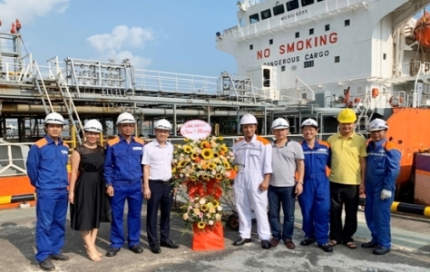 Cảng dầu B12 đón tàu Long Phú 20 lần đầu tiên cập cầu 40.000 DWT