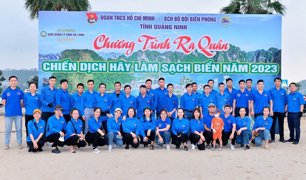Thanh niên Petrolimex Quảng Ninh tham gia chiến dịch "Hãy làm sạch biển"