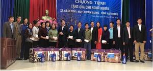 Trao 35 suất quà cho xã Cẩm Sơn trị giá 40 triệu đồng dịp Tết Nguyên đán 2019