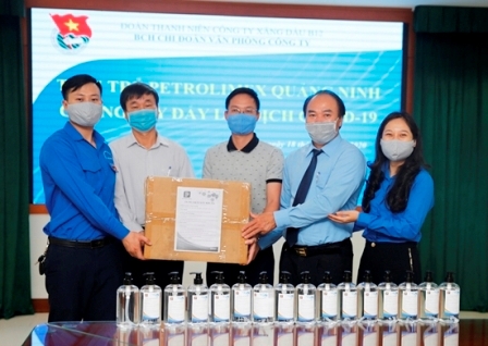 Đoàn Thanh niên B12 tham gia công tác phòng chống dịch bệnh Covid-19