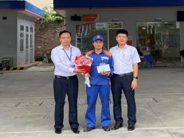 CNXD Hưng Yên khen thưởng NLĐ nhặt được của rơi trả lại người mất