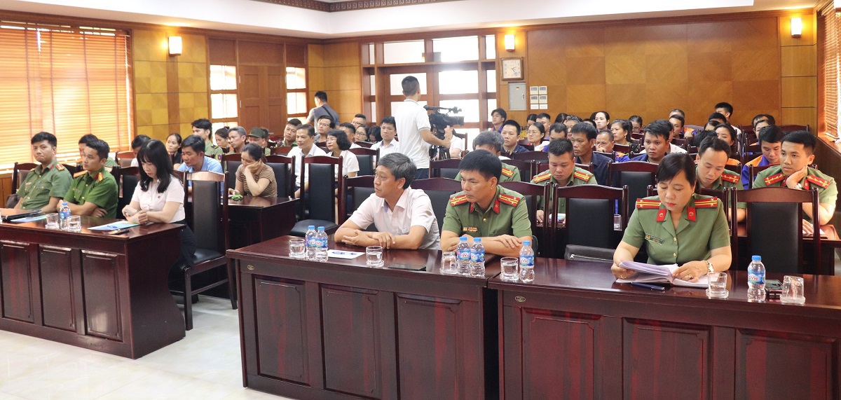 Xí nghiệp Xăng dầu K131 phối hợp tổ chức Hội nghị tuyên truyền phong trào "Toàn dân bảo vệ ANTQ", Luật An ninh mạng và phòng chống tệ nạn ma túy năm 2024 cho toàn thể CBCNV