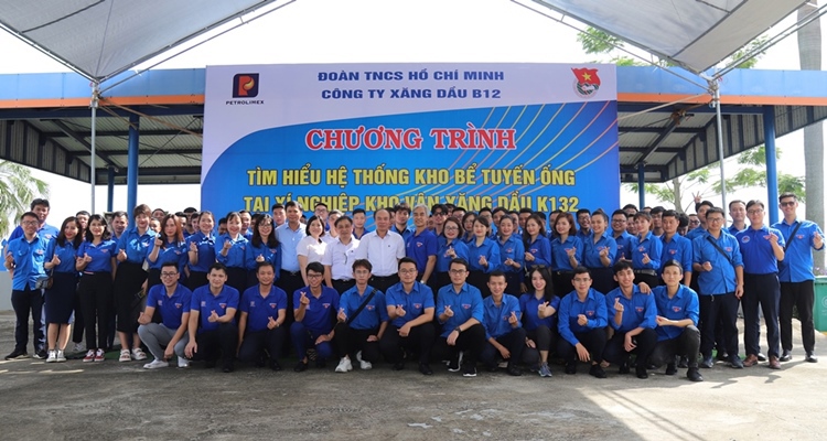 Đoàn thanh niên Petrolimex Quảng Ninh tìm hiểu hệ thống kho bể tuyến ống tại Xí nghiệp Kho vận Xăng dầu K132