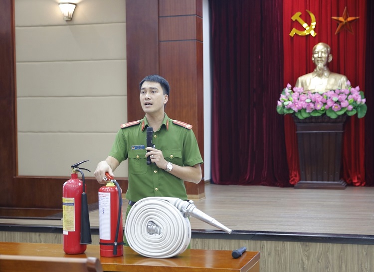 Huấn luyện nghiệp vụ PCCC&CNCH năm 2021