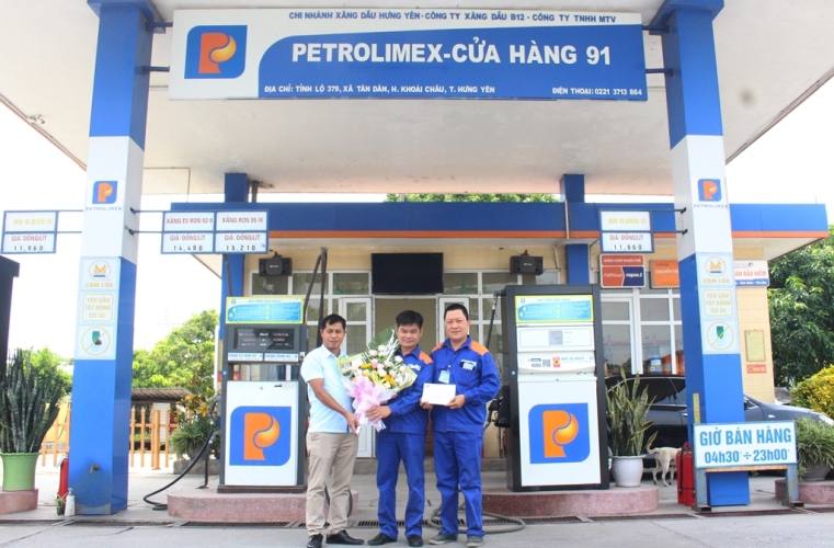 CNXD Hưng Yên khen thưởng Cửa hàng đạt thành tích xuất sắc tháng 8/2020