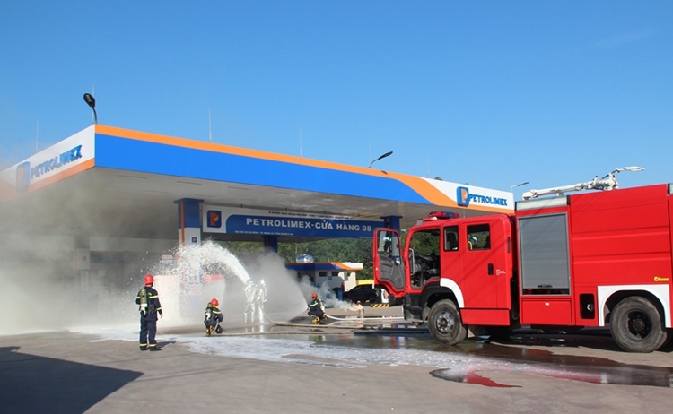 Thực tập phương án chữa cháy và CNCH tại Petrolimex-Cửa hàng 08