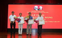 Lễ trao tặng huy hiệu 30 năm tuổi Đảng