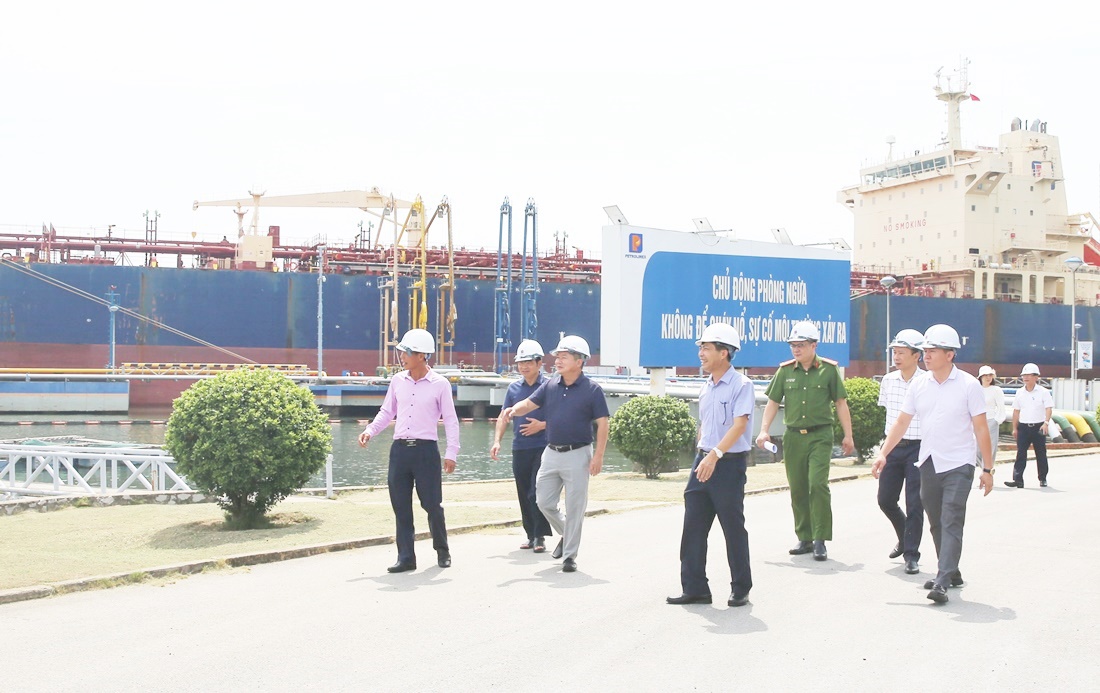Công ty Xăng dầu B12 làm việc với Đoàn khảo sát C05 - Bộ Công an