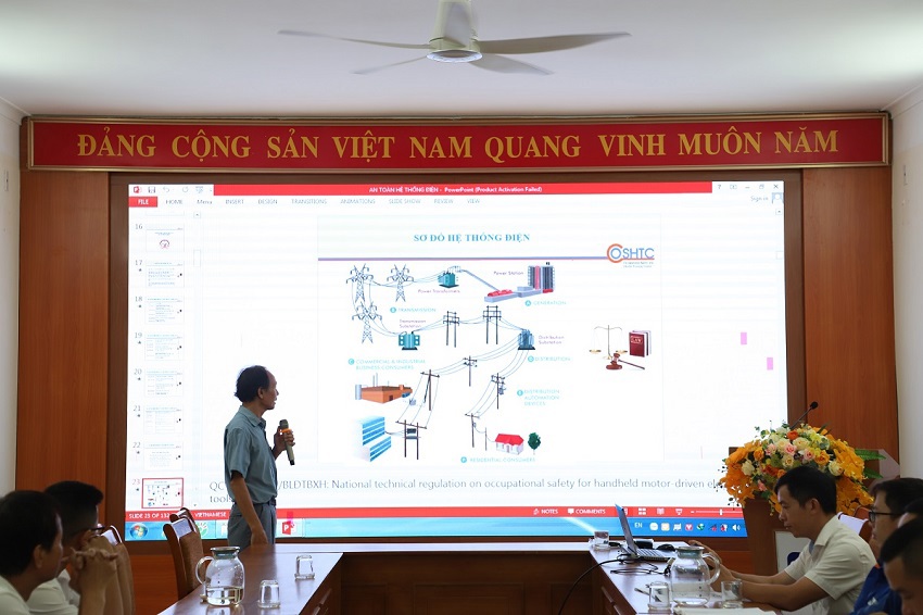 Xí nghiệp Kho vận Xăng dầu K130 tổ chức khóa huấn luyện an toàn điện cho CBCNV-NLĐ năm 2024