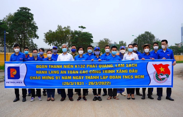 Đoàn thanh niên K132 phát quang ngăn cháy, bảo vệ hành lang các CTXD