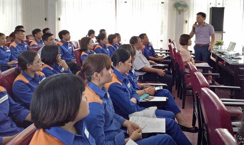 Công ty Xăng dầu Hà Nam Ninh tập huấn quy trình bán hàng 5 bước cho các nhân viên
