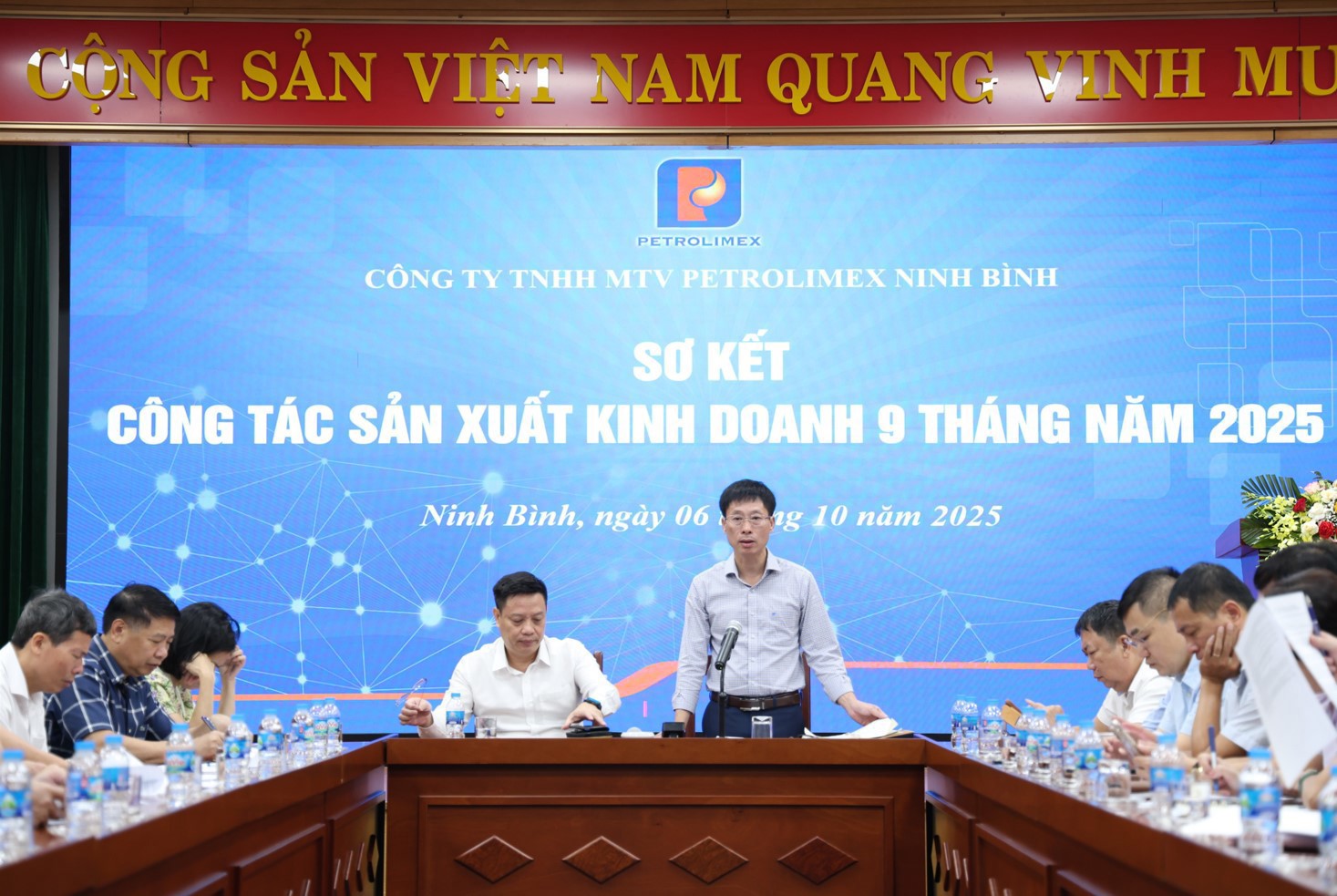 Petrolimex Ninh Bình tổ chức Hội nghị Sơ kết công tác 9 tháng đầu năm 2025 và công bố các Quyết định về công tác cán bộ