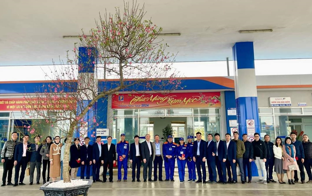 Phó Tổng Giám đốc Petrolimex kiểm tra công tác bán hàng và chúc Tết CBCNV Công ty xăng dầu Hà Nam Ninh