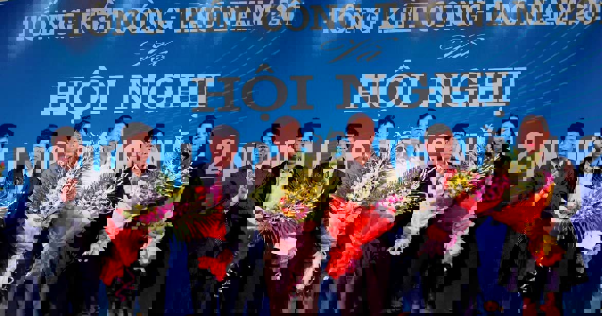 Tổng kết công tác năm 2016 và Hội nghị người lao động năm 2017