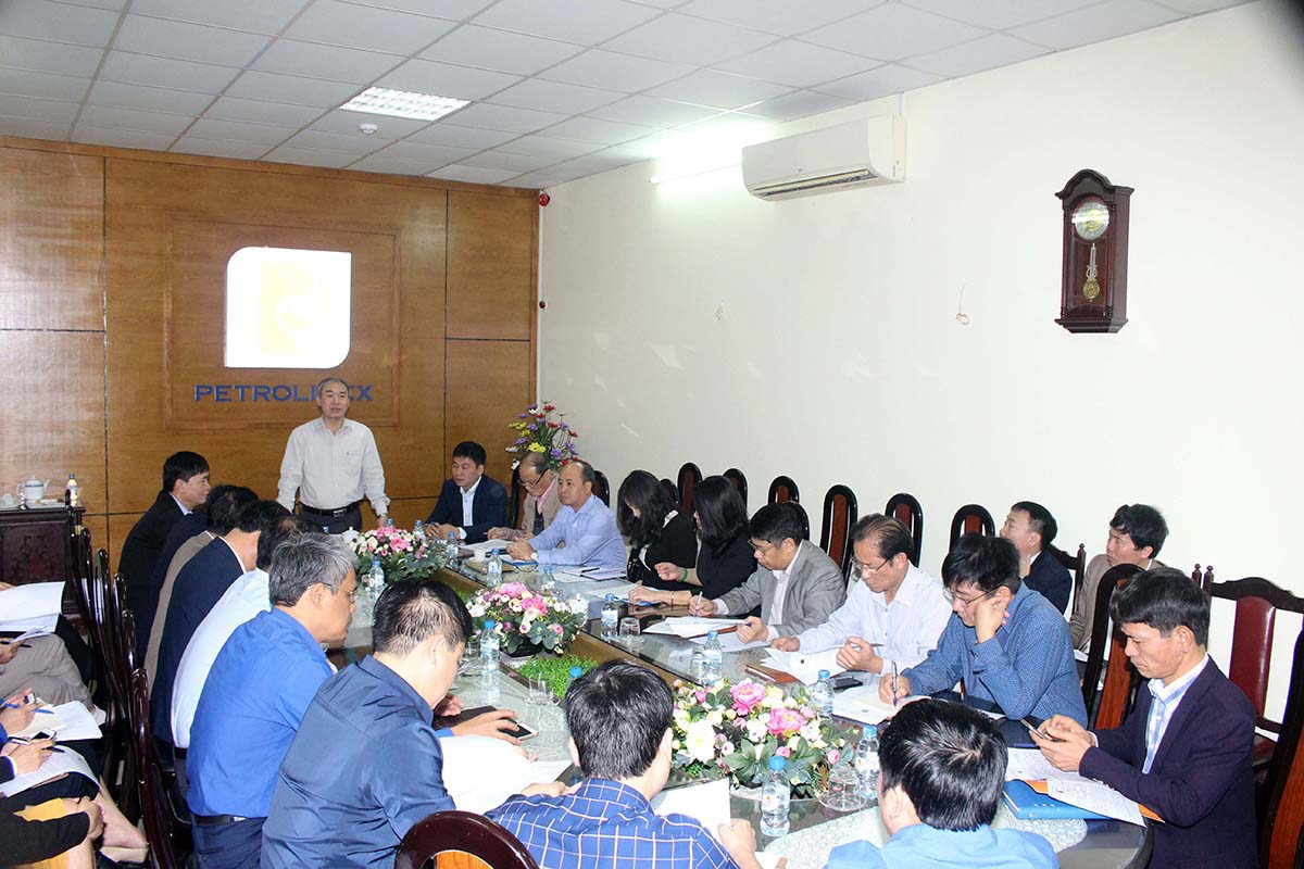 UVHĐQT - Phó TGĐ Petrolimex Trần Ngọc Năm làm việc với Công ty xăng dầu Hà Nam Ninh về công tác triển khai kế hoạch kinh doanh năm 2020