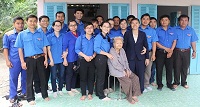 Petrolimex Tiền Giang thăm hỏi, biếu quà Mẹ VNAH Lê Thị Điều và Nguyễn Thị Tư
