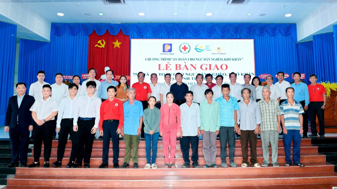 Petrolimex bàn giao 60 Nhà an toàn cho ngư dân nghèo, khó khăn tại tỉnh Tiền Giang
