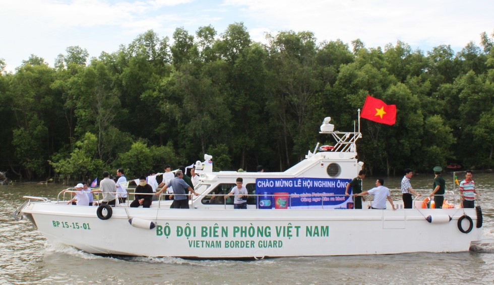 Ngư dân Tiền Giang tin dùng dầu nhờn Petrolimex