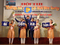 Đạt giải nhì Hội thi tiếng hát CNVC-LĐ năm 2013 do tỉnh tổ chức