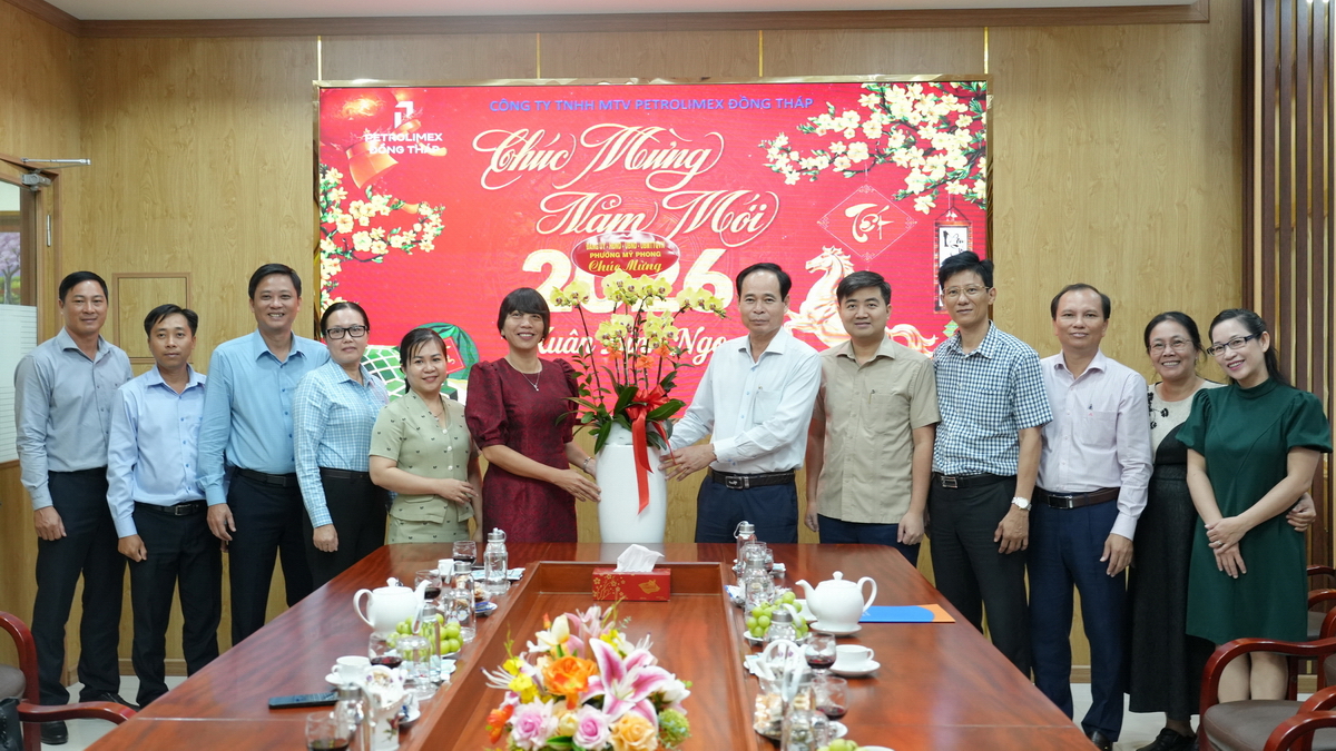 Bí thư Đảng ủy Phường Mỹ Phong cùng Đoàn công tác thăm và chúc Tết Petrolimex Đồng Tháp