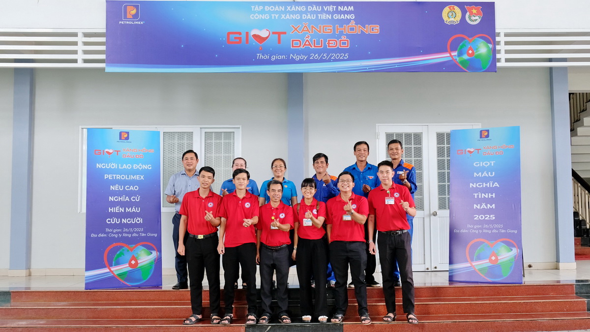 Tin ảnh: Petrolimex Tiền Giang lan tỏa hiến máu nhân đạo "Giọt Xăng hồng - Giọt Dầu đỏ" năm 2025