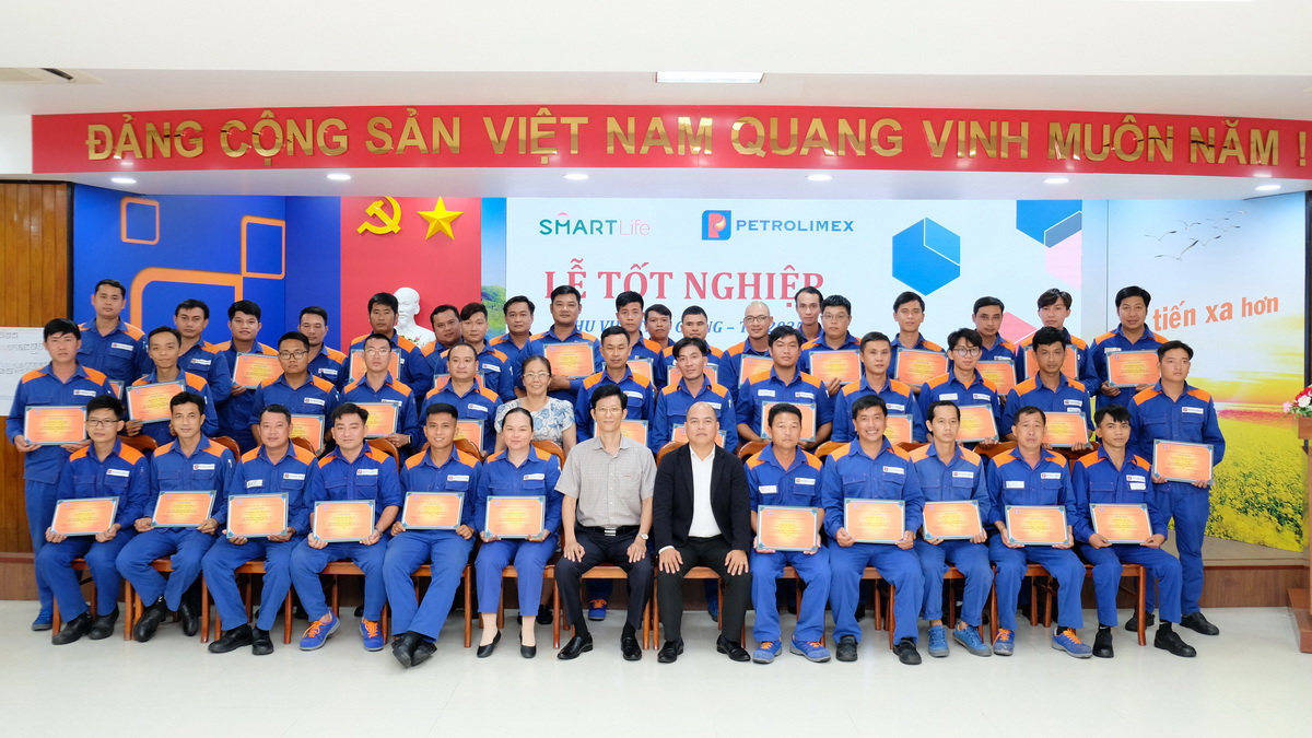 Petrolimex Tiền Giang tổ chức đào tạo chuyên đề “Văn minh thương mại và Tư duy tích cực trong bán hàng”
