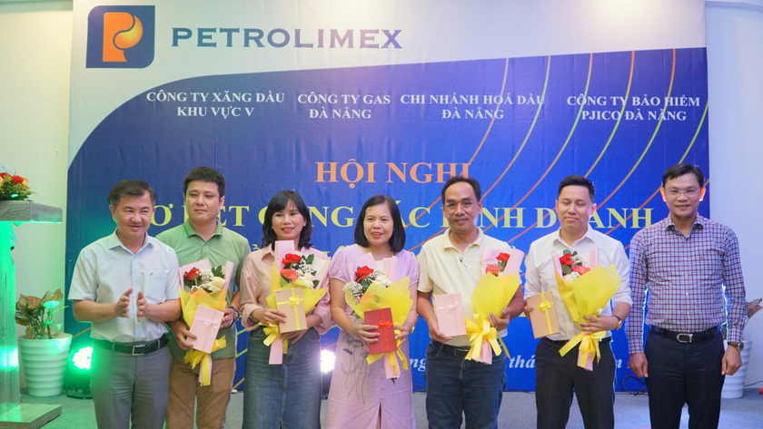 Tổ chức Hội nghị Kinh doanh GAS, DẦU MỠ NHỜN và BẢO HIỂM 5T đầu năm 2024
