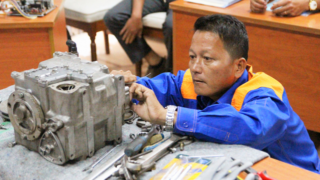 Bồi dưỡng kiến thức bảo quản, sửa chữa cột bơm xăng dầu