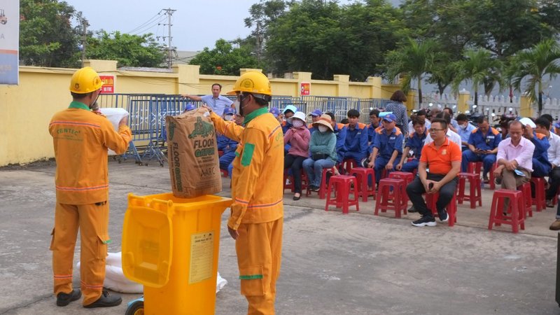 Thực tập phương án ứng phó sự cố tràn dầu tại các cửa hàng xăng dầu