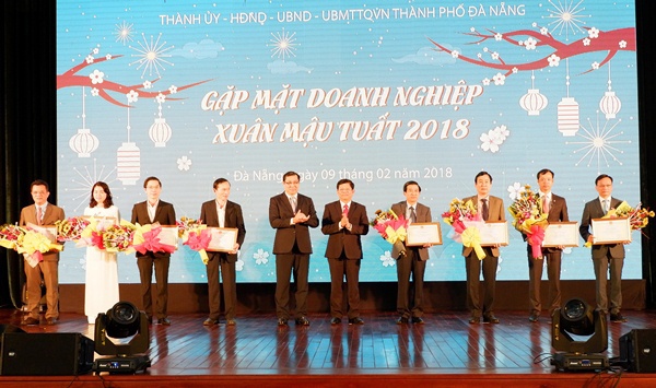 Petrolimex Đà Nẵng - 1 trong 9 DN được UBND TP. Đà Nẵng trao bằng khen năm 2017